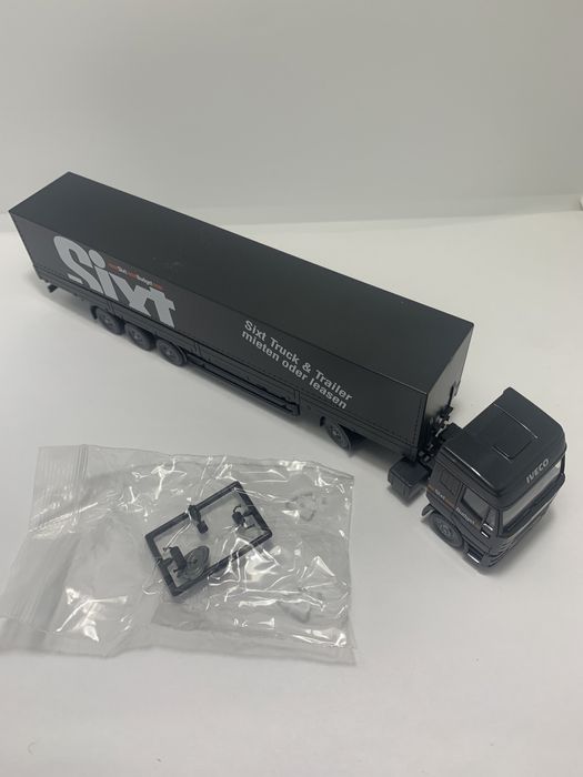 Iveco com reboque Sixt da Wiking escala H0 1/87