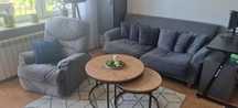 Szara sofa welurowa