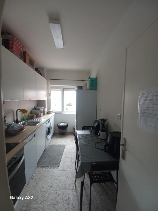 Quarto alugar almada