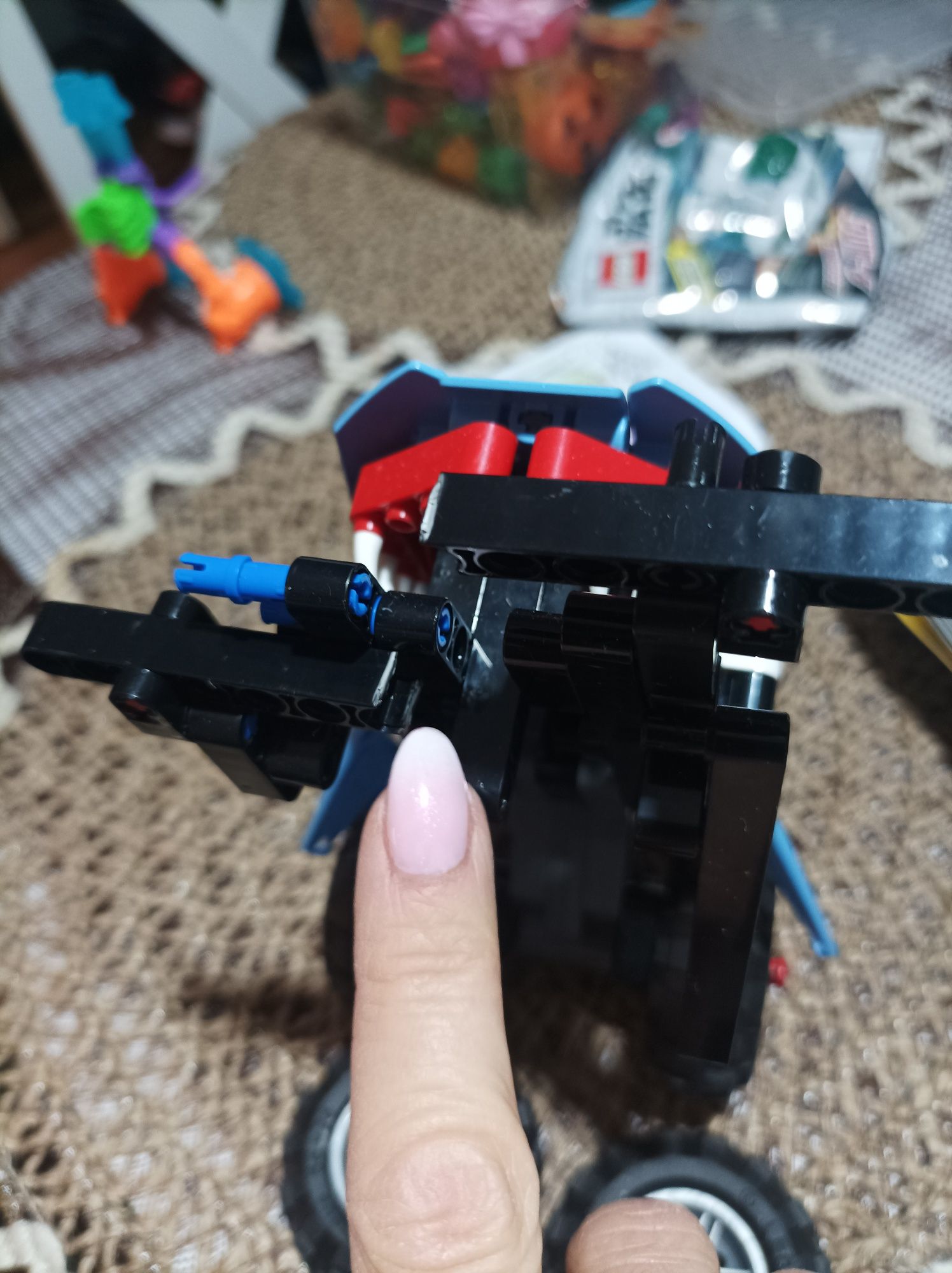 LEGO technic pojazd rekin