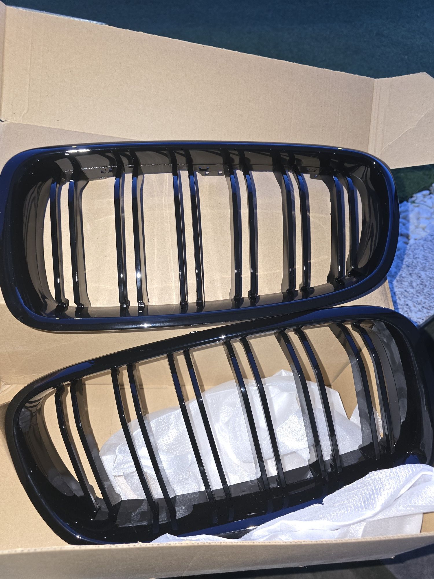 BMW F30 grelhas pretas  novas