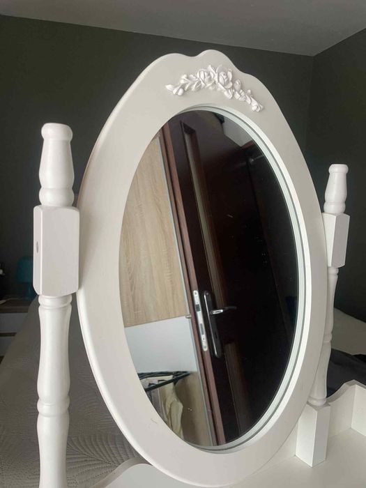 Toaletka mlodziezowa z krzeslem