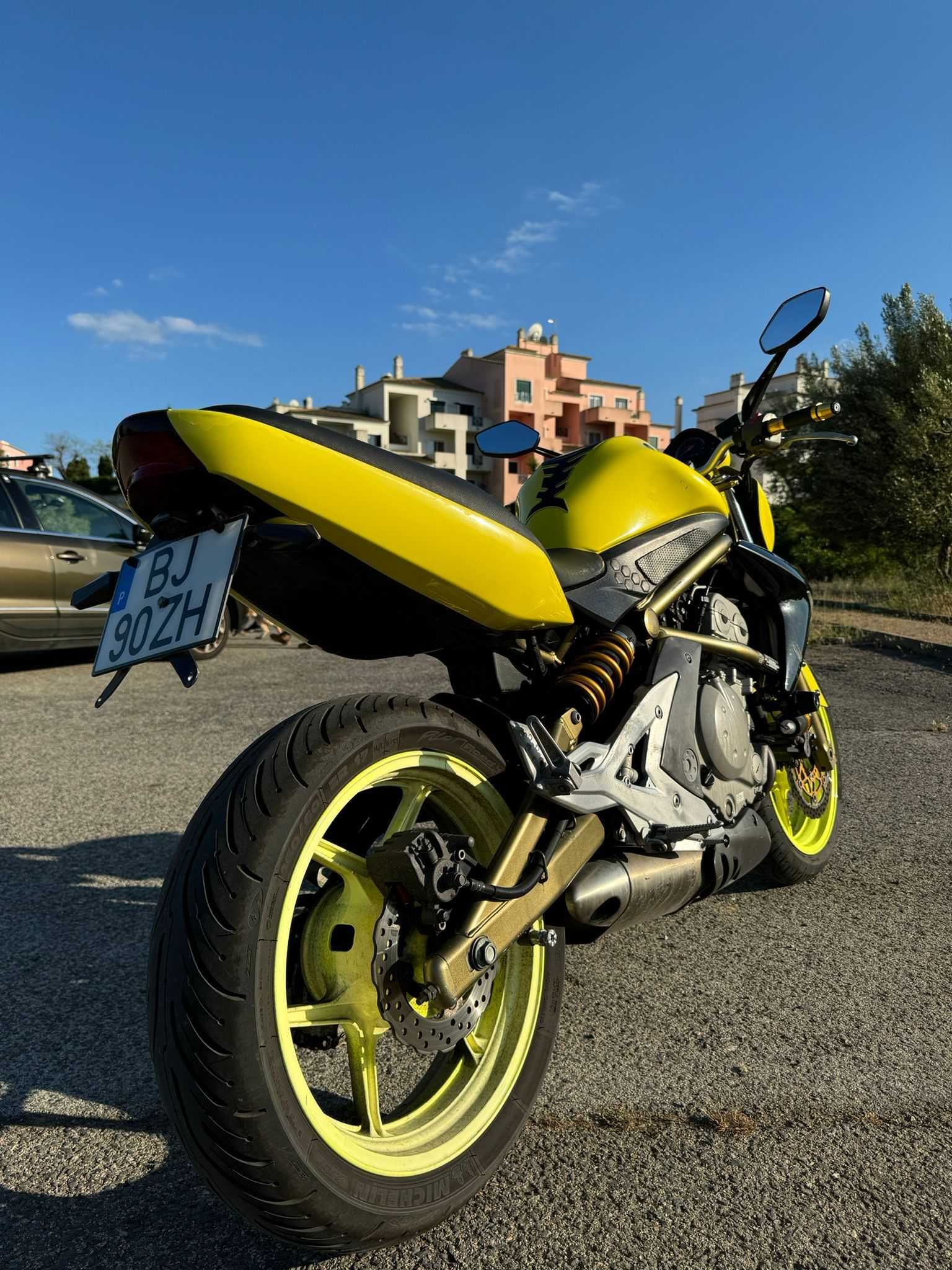 Kawasaki ER-6N revisão recente