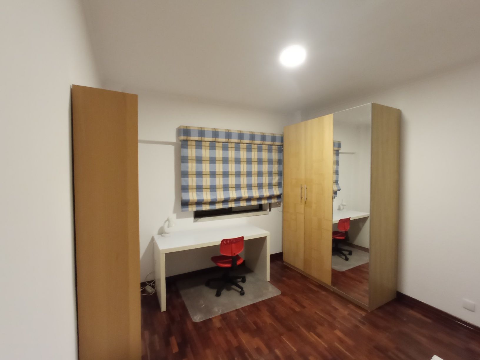 Quarto individual a estudante feminina