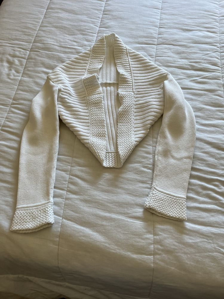 Bolero branco.