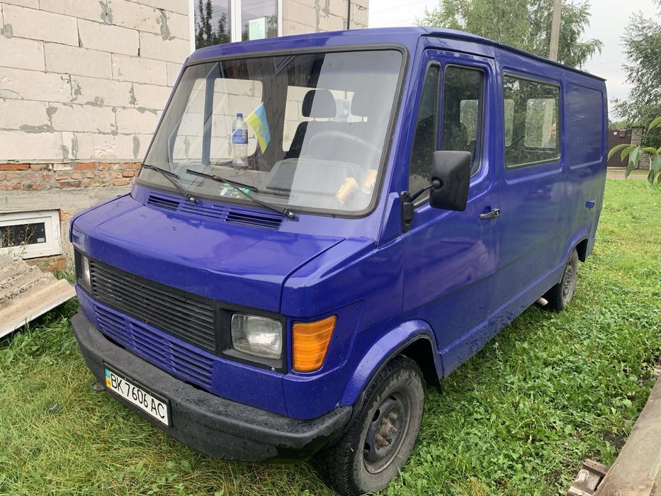 Мерседес Бенц 208D