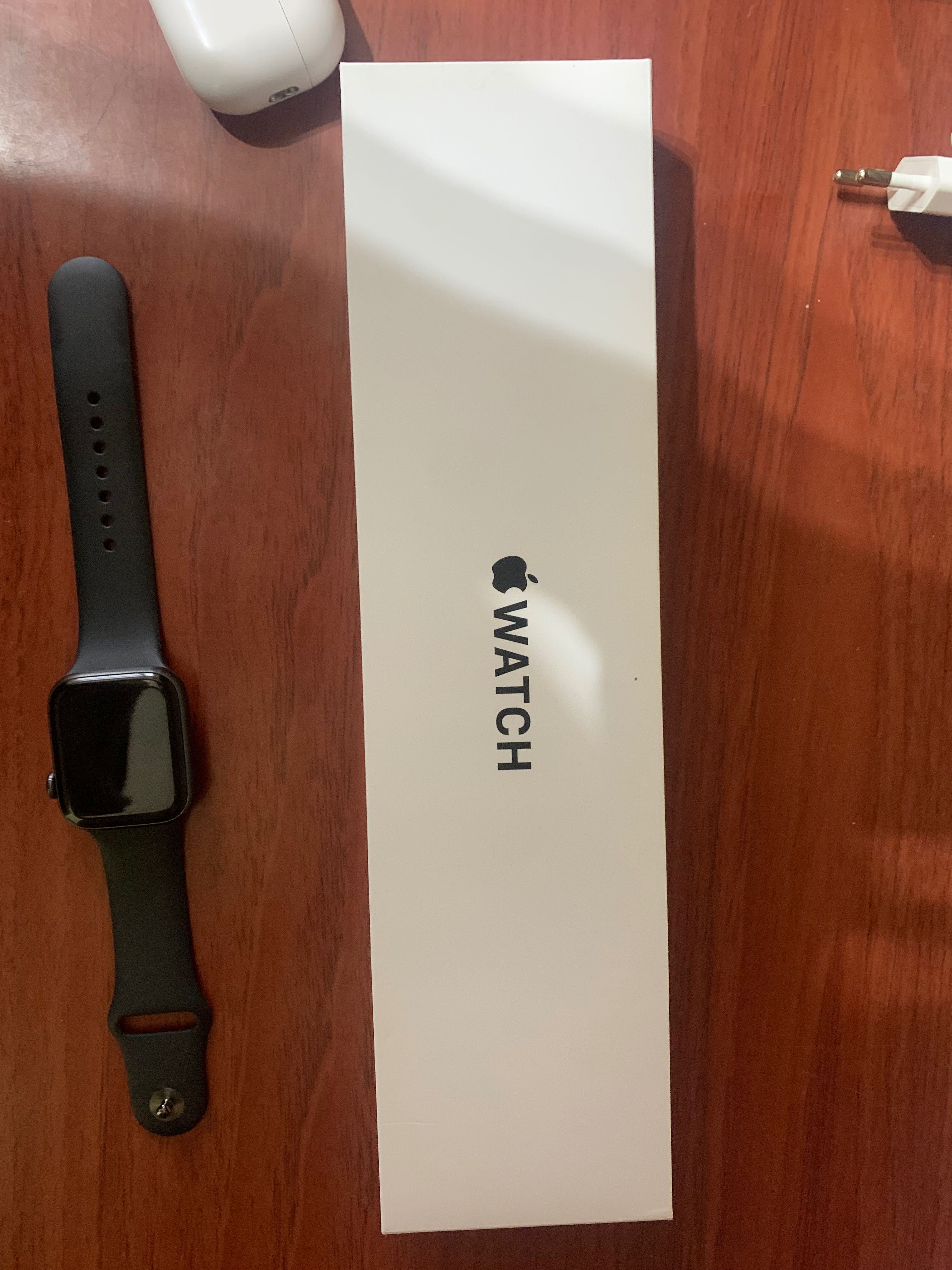 Продам Apple Watch se 44mm