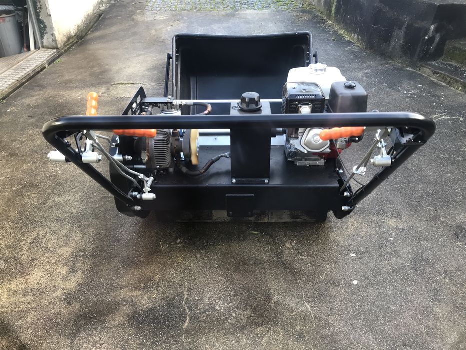 Vendo maquina relva para campos de futebol