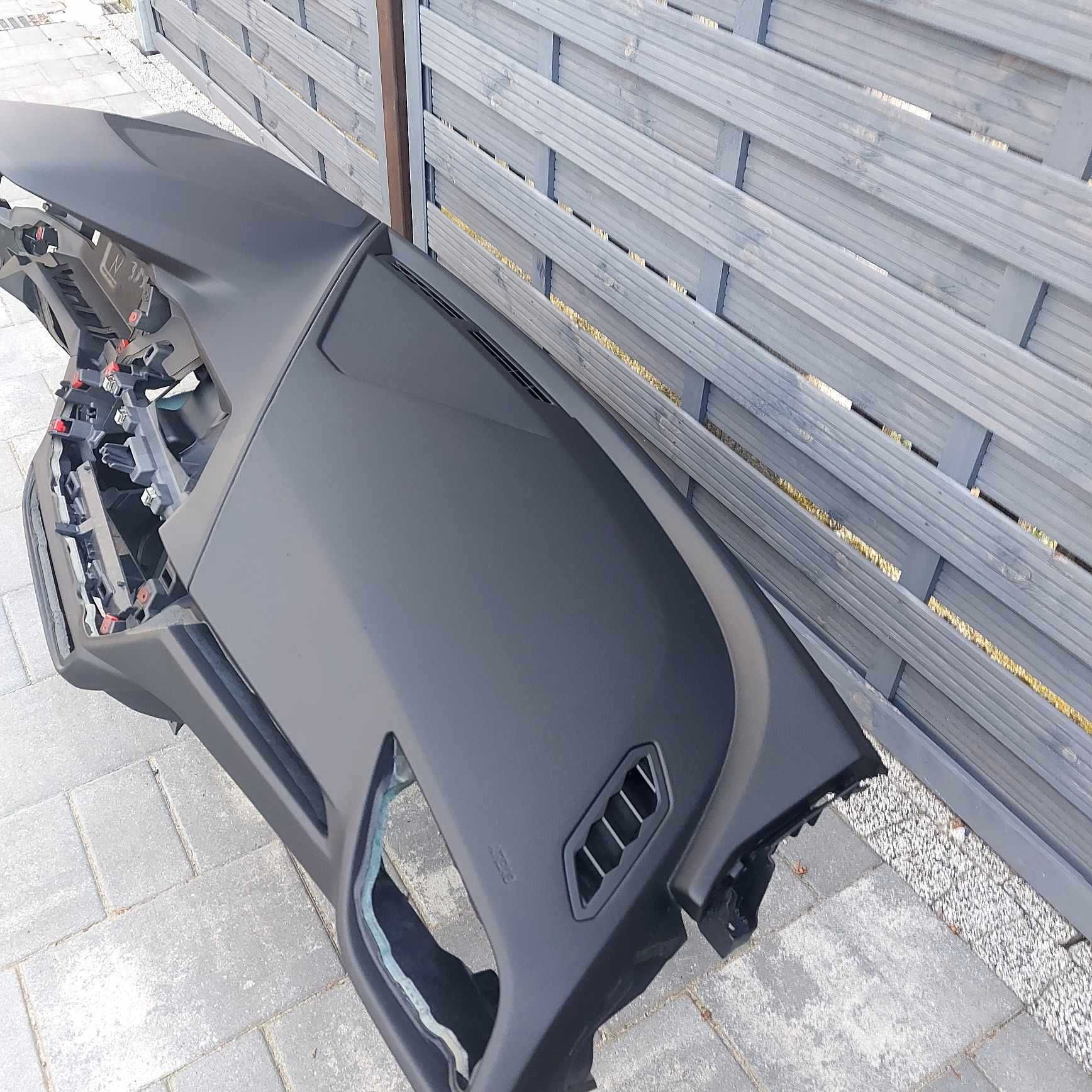 BMW F40 Regeneracja naprawa deska rozdzielcza
