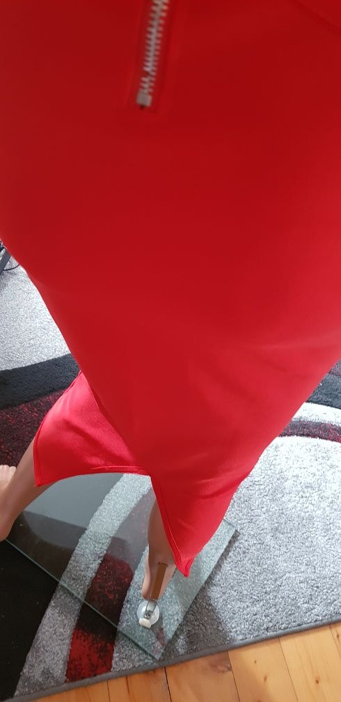 Sukienka bandazowa bodycon prążki za kolano czerwona 36 S