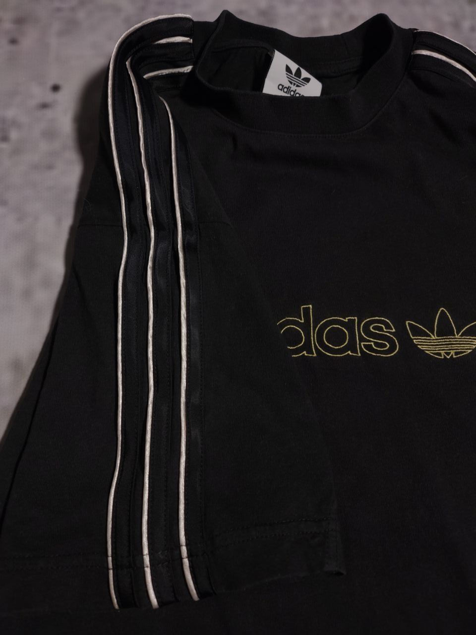 Футболка Adidas Big logo на нейлоновых лампасах