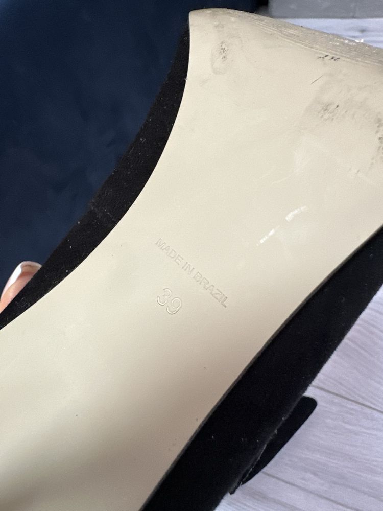 Туфлі лодочки човники гострий нос kurt geiger шпилька 38 39 чорні замш
