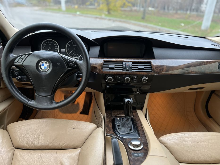 BMW e60, 545i 2003 год