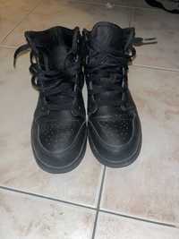 Air Jordan 1 mid pretos