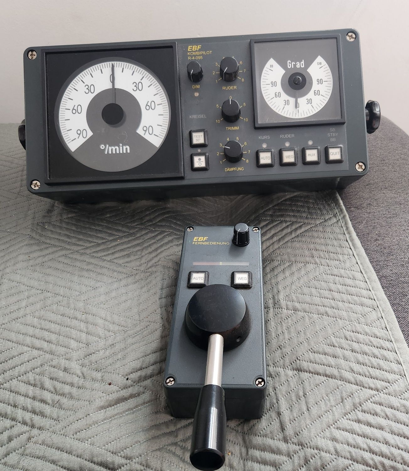 Autopilot śródlądowy EBF-4-095 na gwarancji.