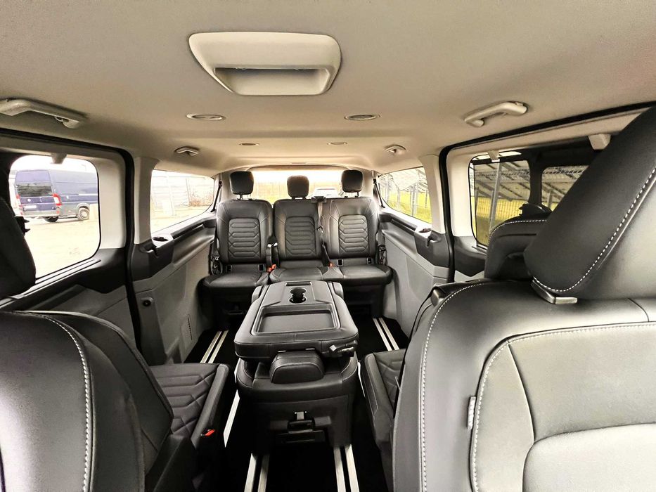 Wynajmę nowego 8-osobowego busa Ford Tourneo Custom -automat, hak, 4x4