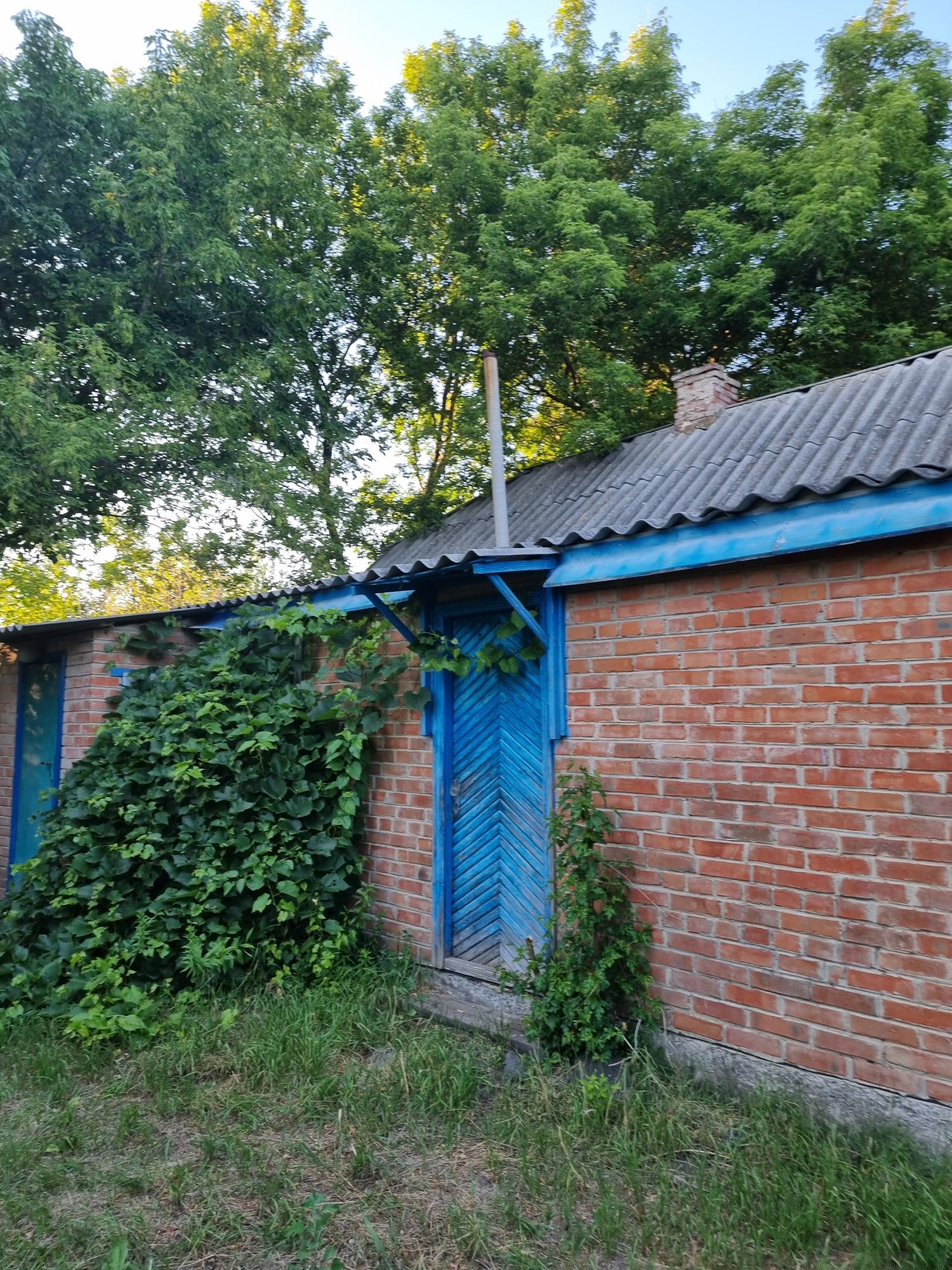 Вакуленці, гарна, простора земельна ділянка з будинком на 2ва входи