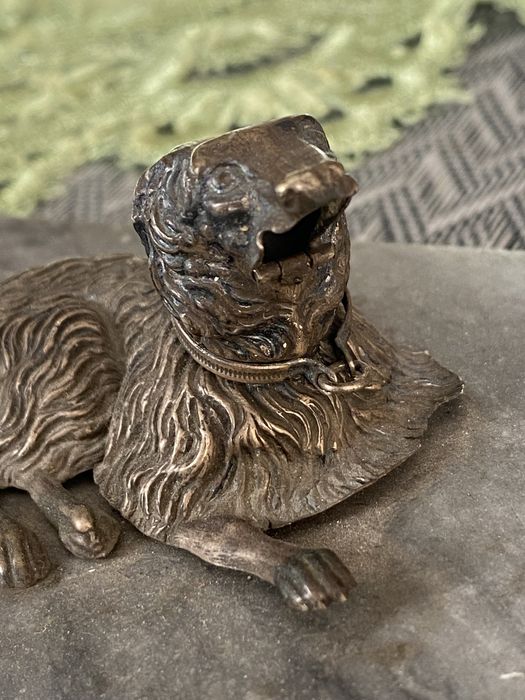 Przycisk do papieru srebro repus pies