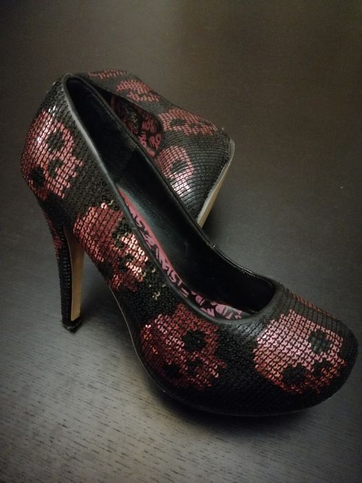 NOVO PREÇO - Sapatos Iron Fist (Tam 39)