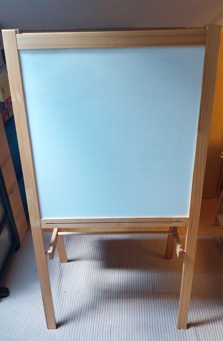 Cavalete em madeira maciça com duplo quadro: ardósia e quadro branco