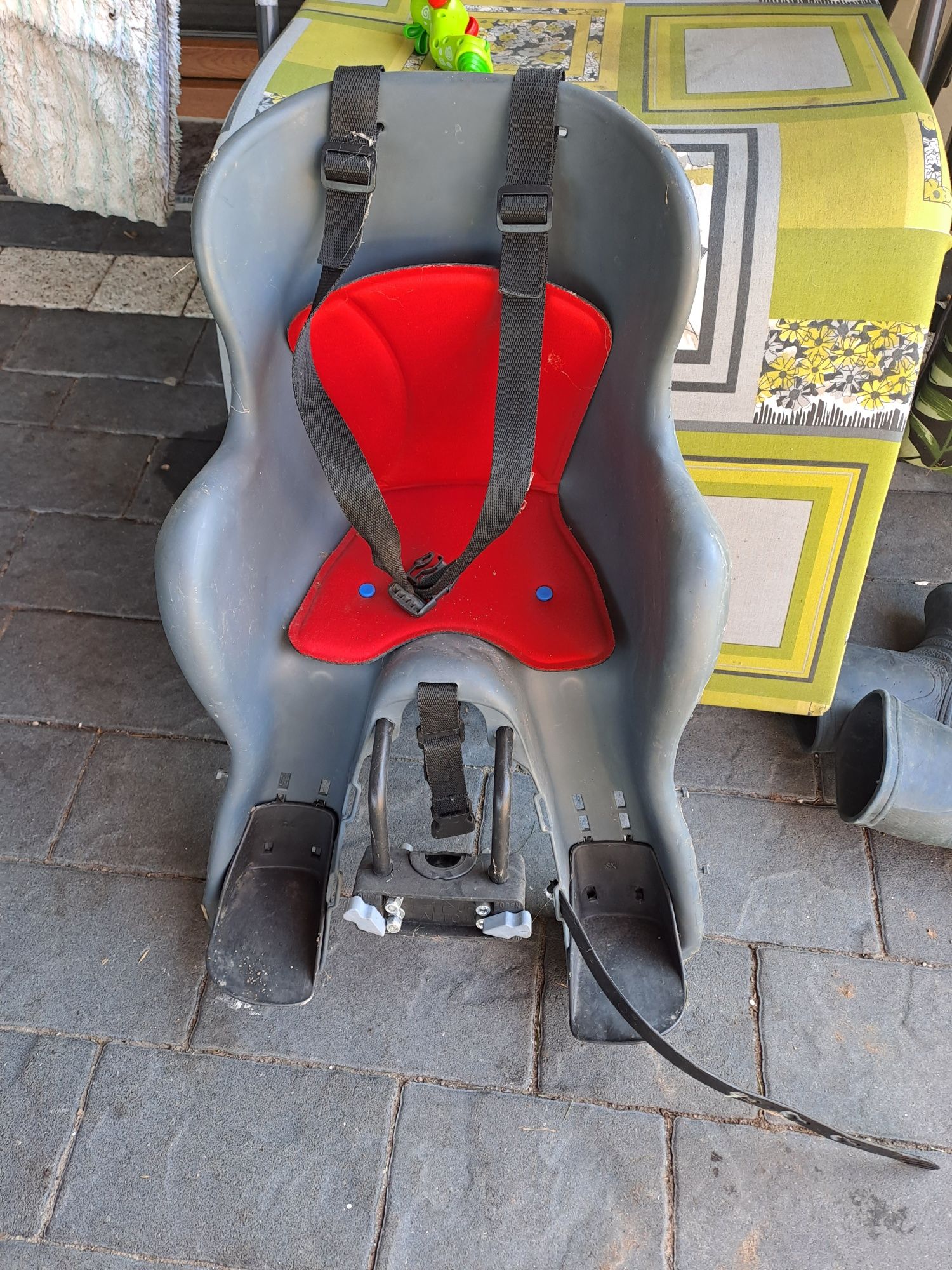 Fotelik  rowerowy  do  15 kg