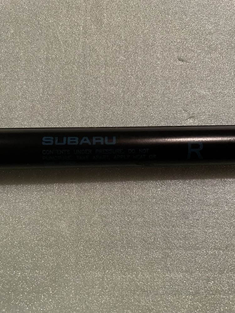 Subaru Legacy Qutback амортизатор капота