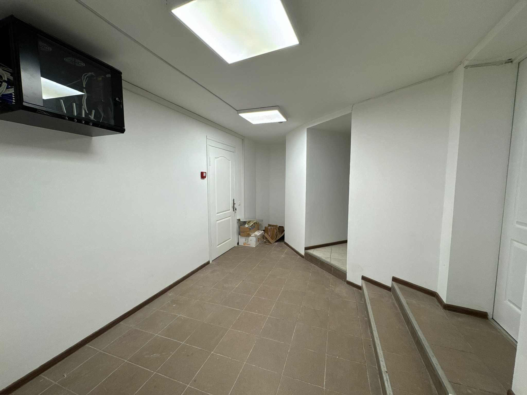 Оренда приміщення 363,3 м² Дмитра Яворницького, червона лінія