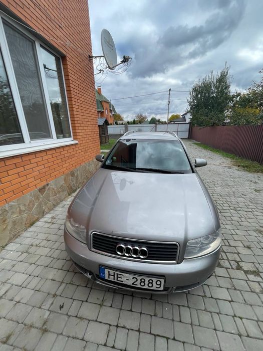 Продаєця ауді А4