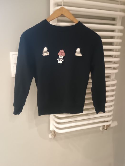 Czarna bluza z czapeczkami