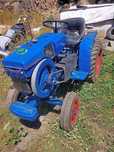 Trator Hinomoto com frese