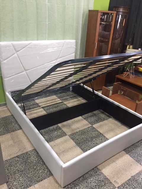 Cama com Cabeceira alta, Tecido em Polipele ( Lavável )