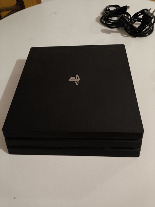 Playstation 4 pro com 2 jogos