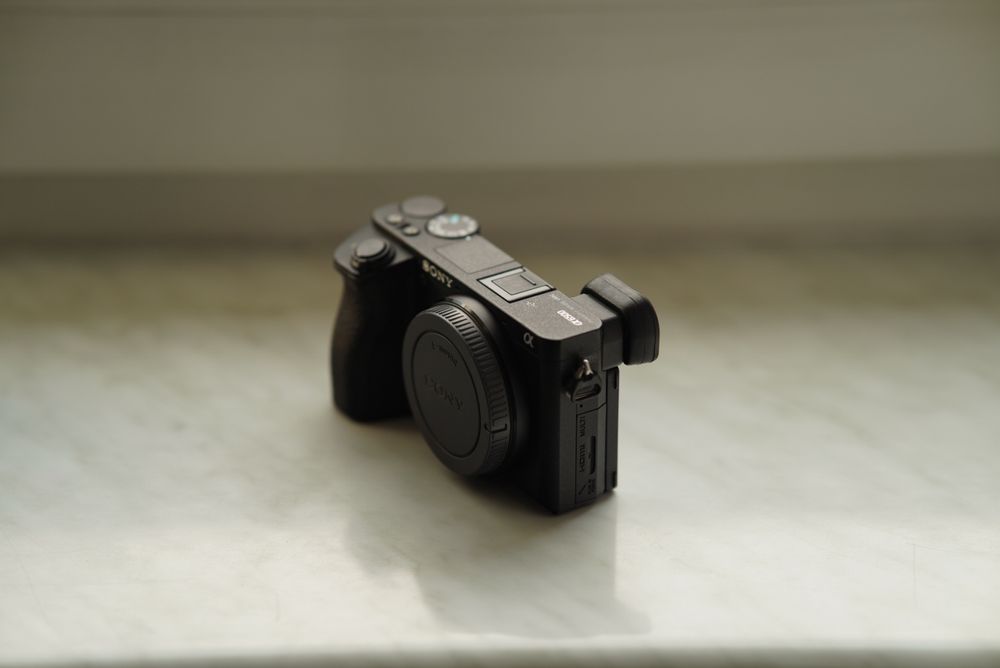 Zestaw Sony A6500 z obiektywem Viltrox 85 mm f/1.8 + akcesoria