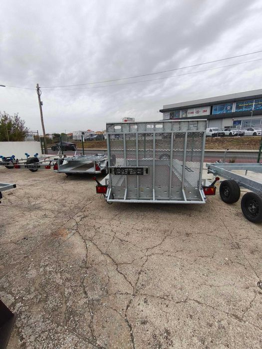 Atrelado Porta-Máquinas