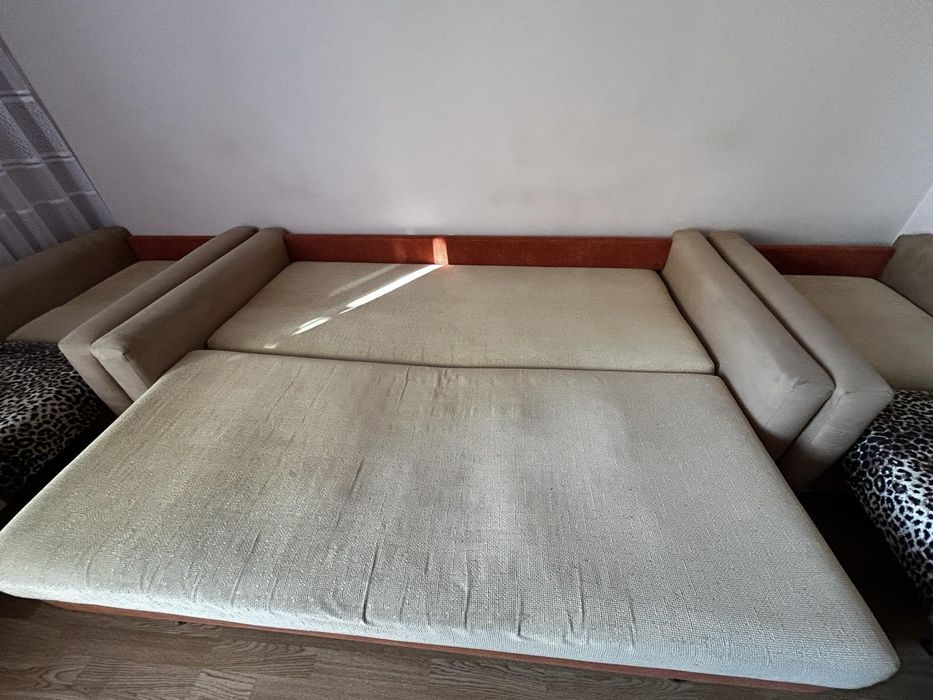 Диван та мягкі крісла