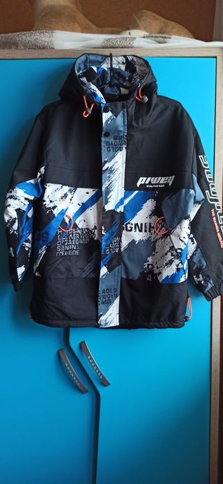 Продам  зимові та демісезонні курточки.