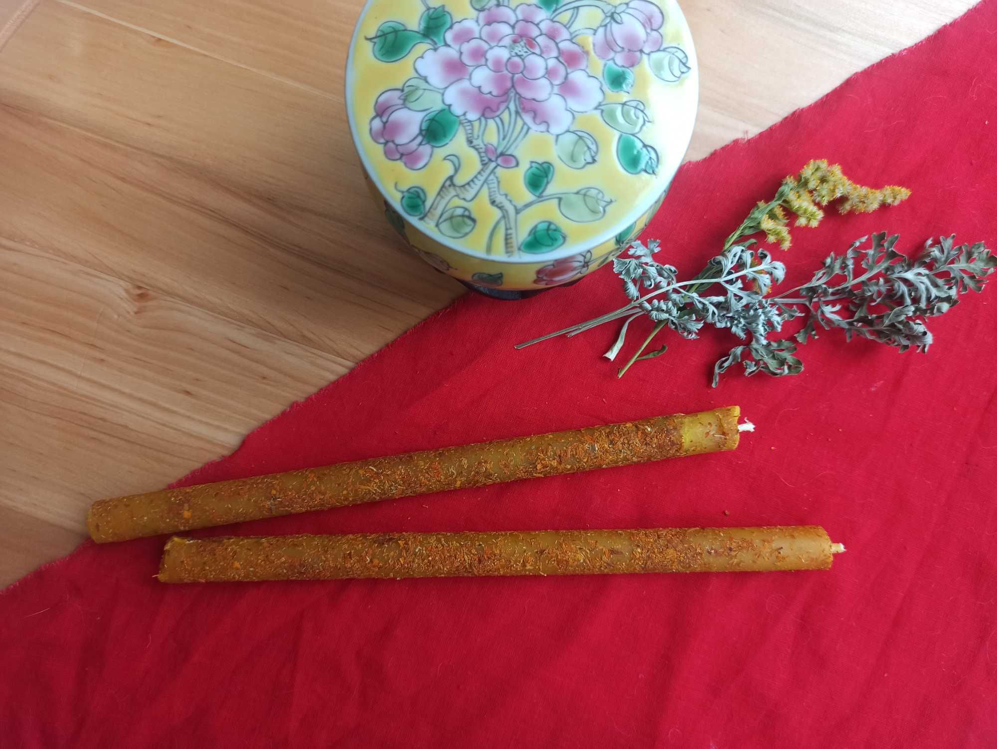 Свеча катаная (лепная) с травами, целевая из натурального воска