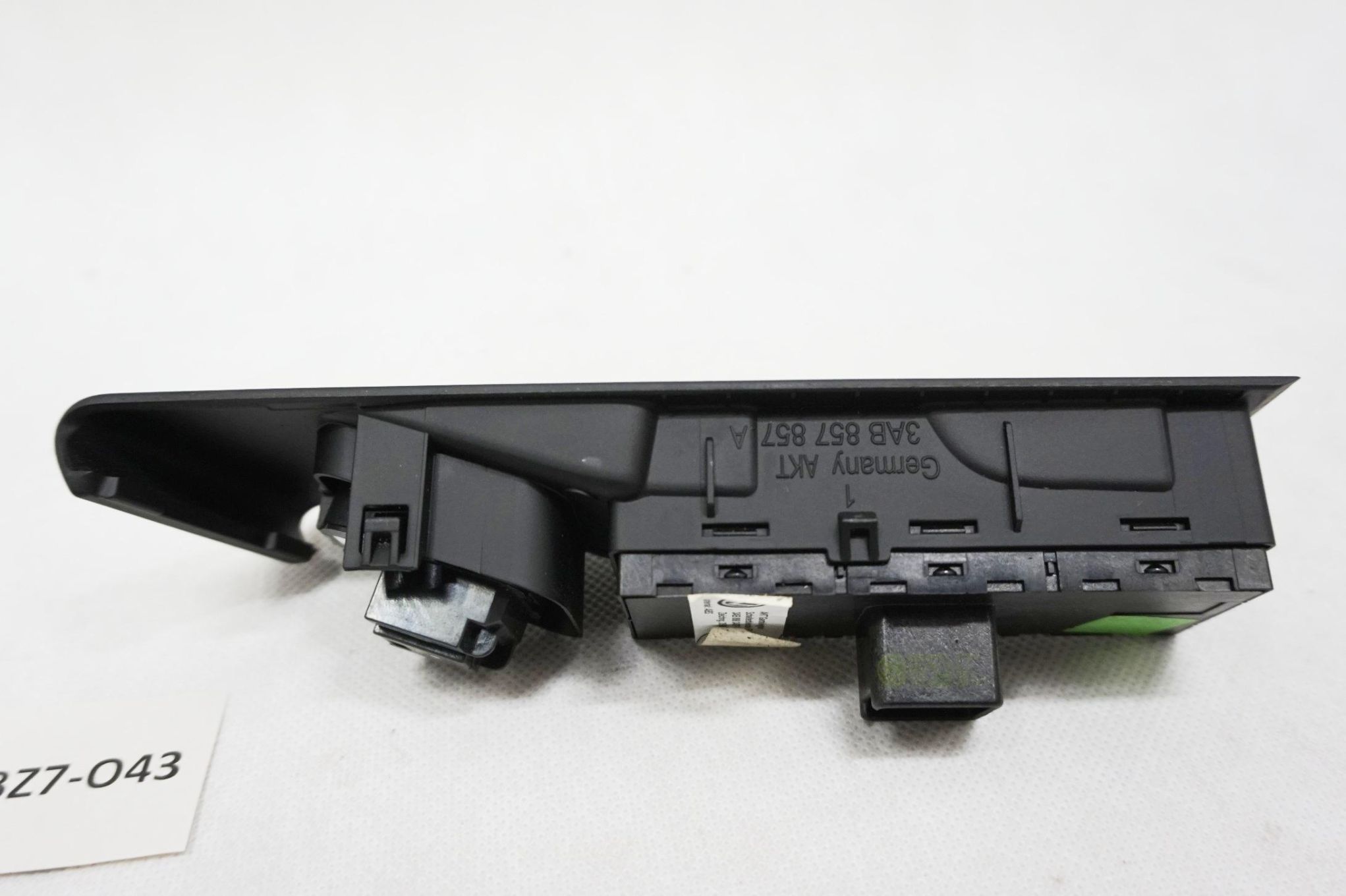 PANEL SZYB VW PASSAT B7 3AB857857A
