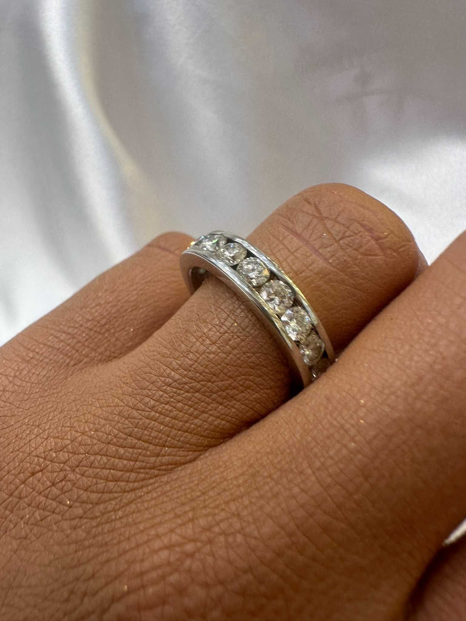 Obrączka Eternity z diamentami naturalnymi 2.40 CT