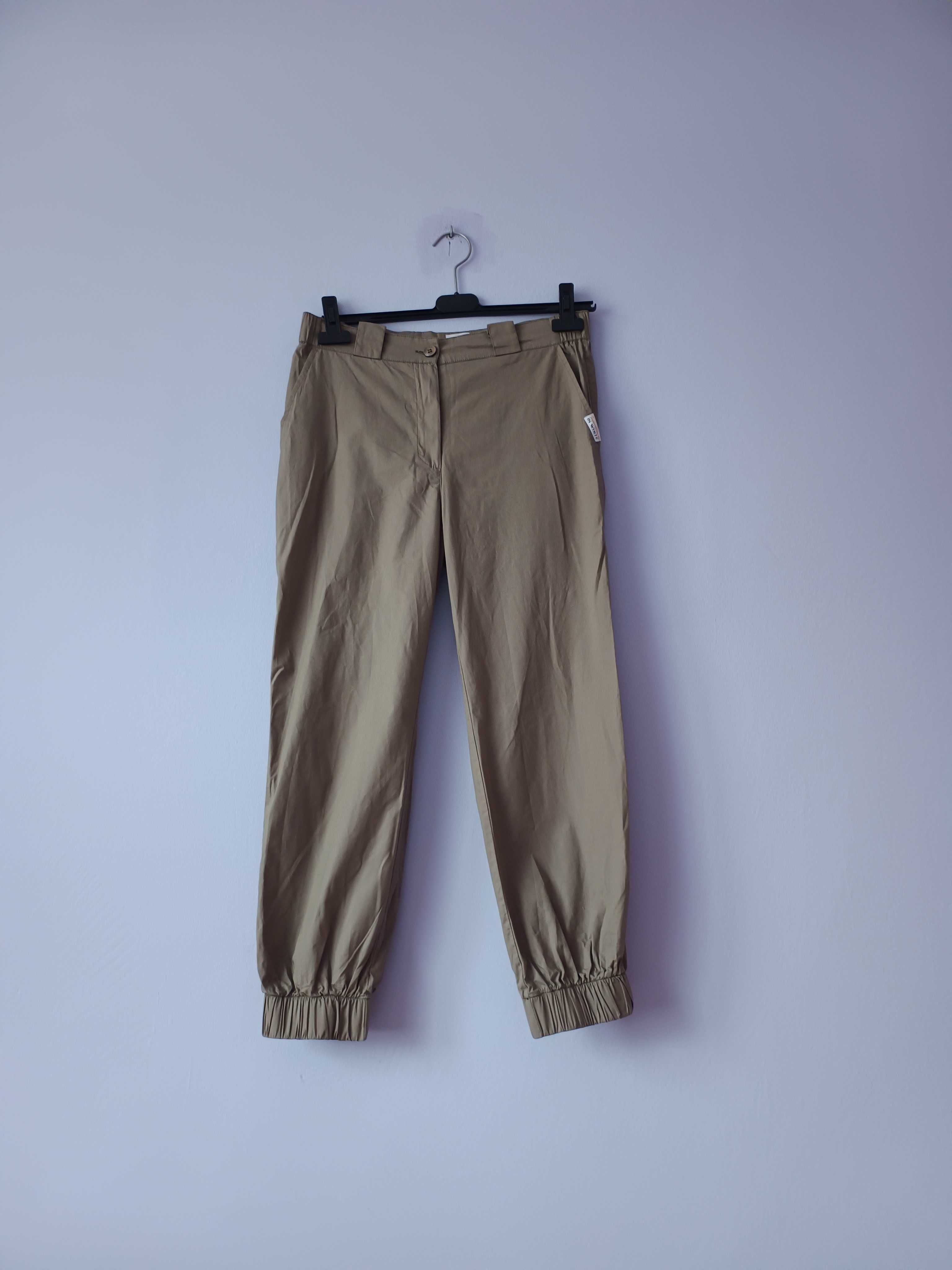 Komplet marynarka i spodnie. Kolor khaki, S, stan bardzo dobry.