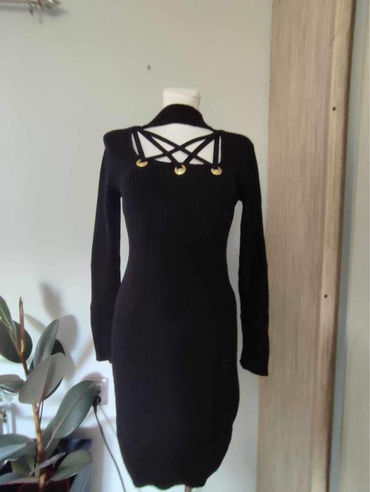 Czarna sukienka damska, midi, dlugi rękaw, na jesień i zime, r. Uni