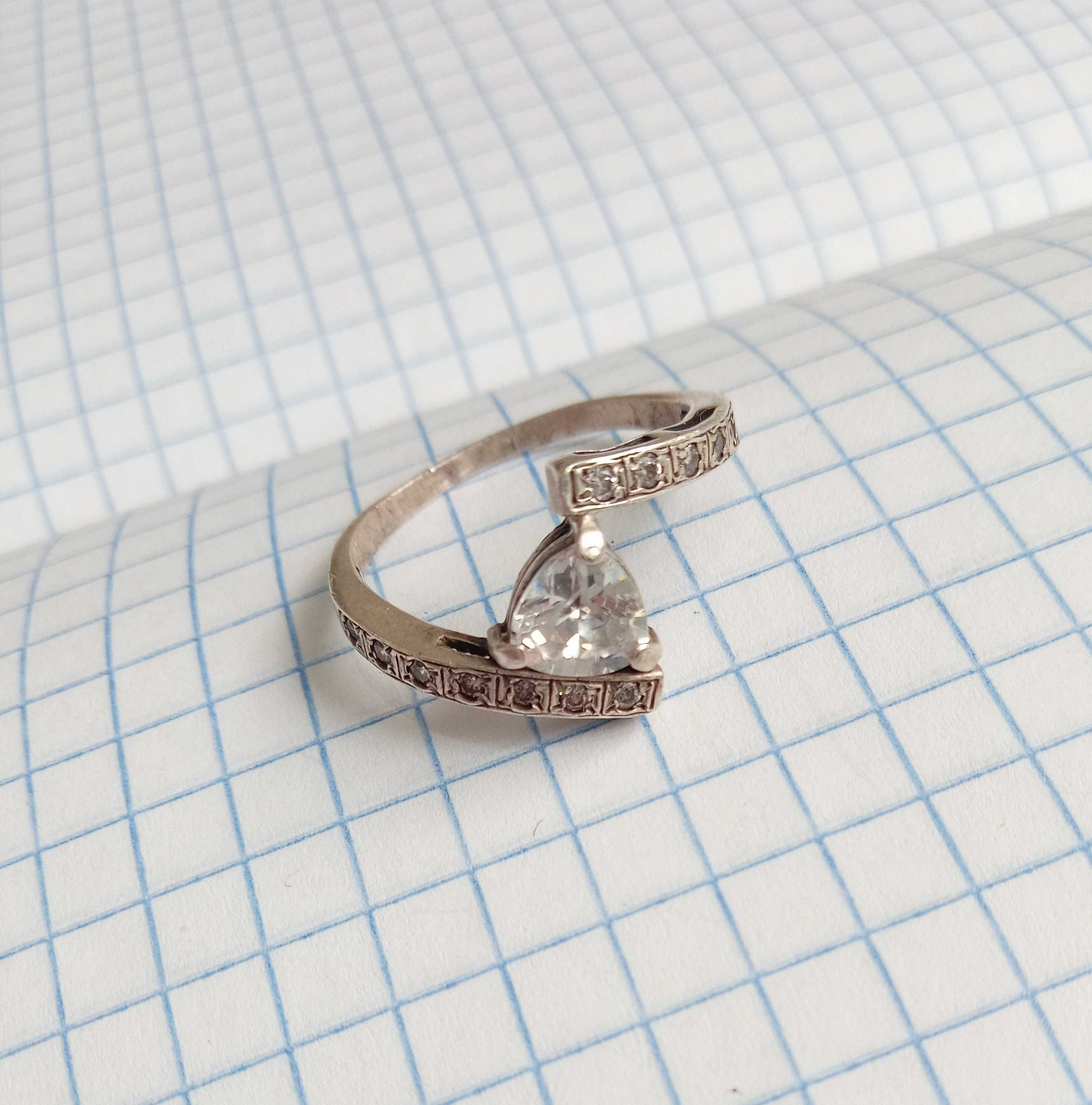 Кольцо колечко перстень з камнями срібло 925 проба Р 18,5 вінтаж