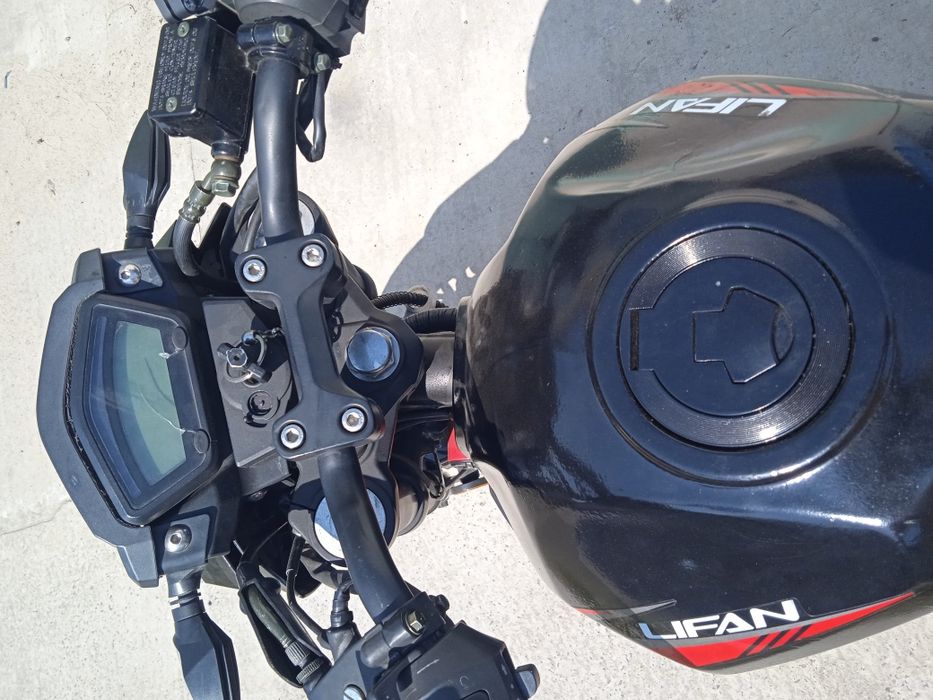 Продам мотоцикл Lifan SR200
