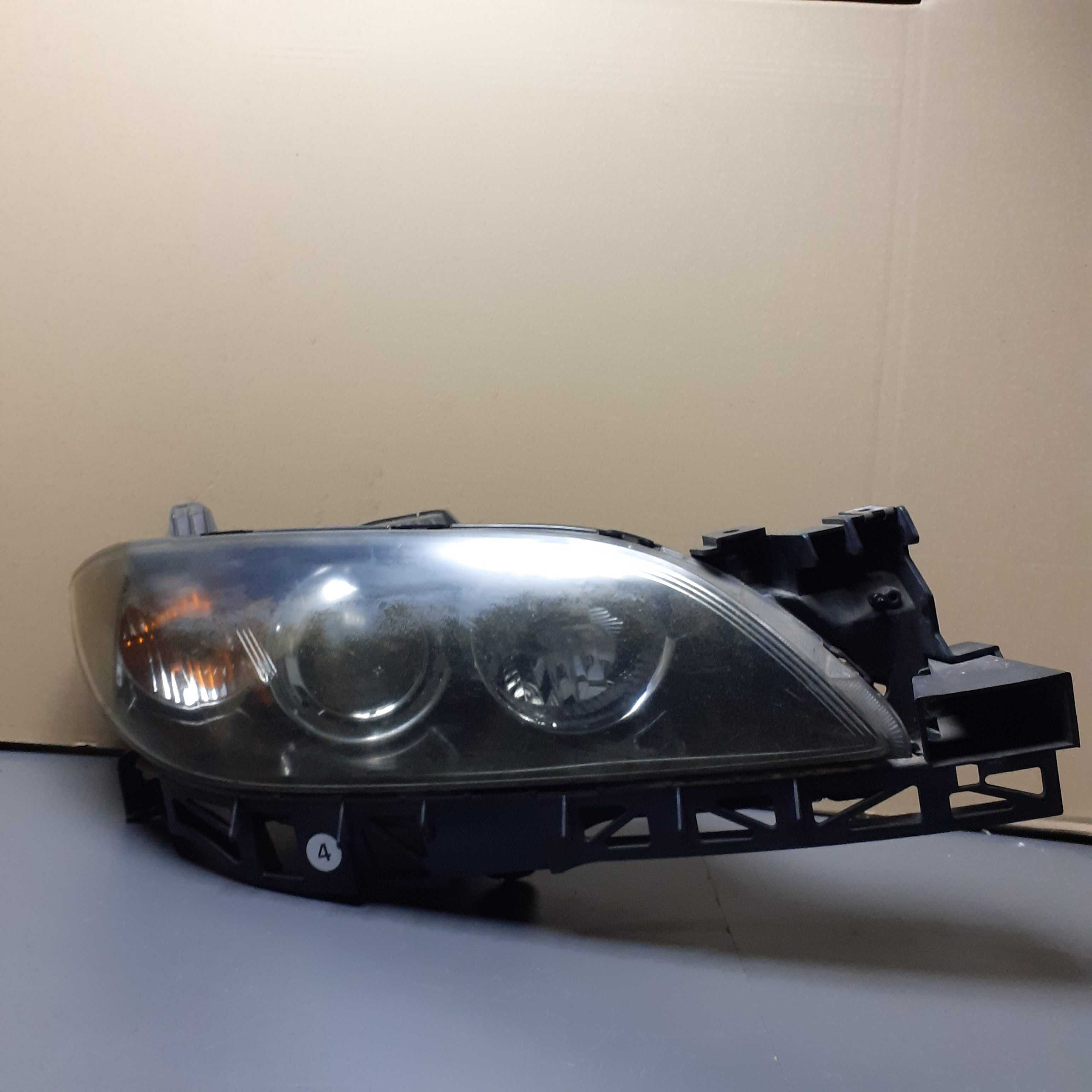 Lampa przednia Mazda III BK sedan prawa H7