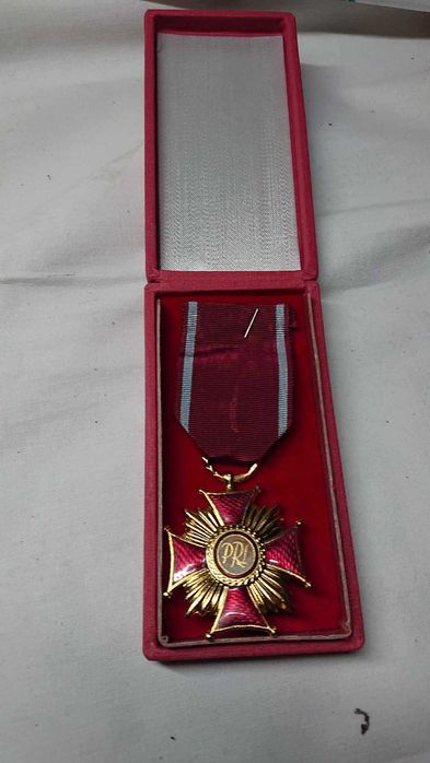 Złoty krzyż za zasługi PRL-197O