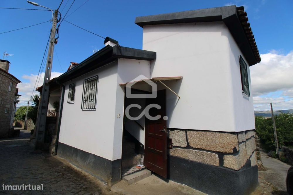 Moradia T1 em localidade a escassos minutos do centro da cidade.