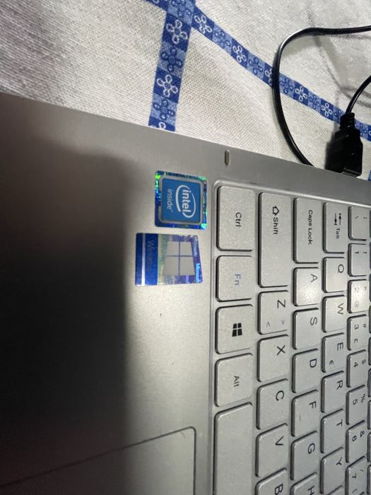 Portatil desktop 13,5 polegadas