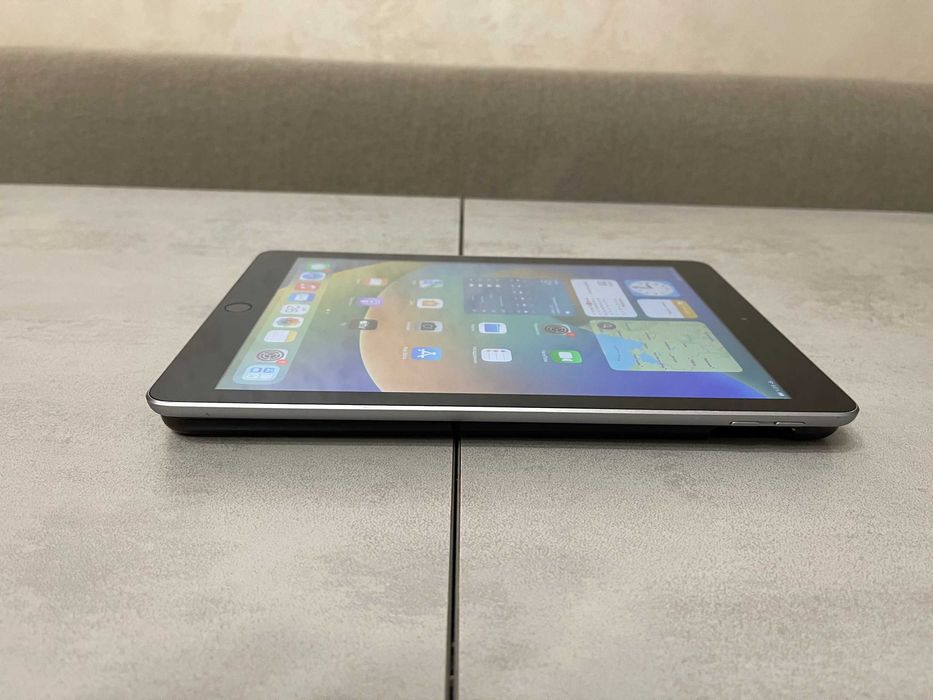 Планшет Apple iPad A1822 (5 Gen., 2020), 9.7", Apple A9, 2GB, 32GB