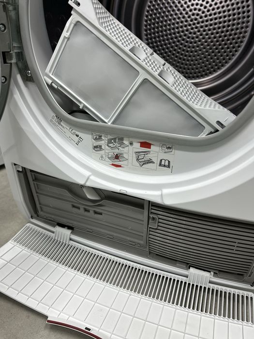 СУШИЛЬНА МАШИНА AEG 8000 SERIES lavatherm A+++ тепловий насос 8кг