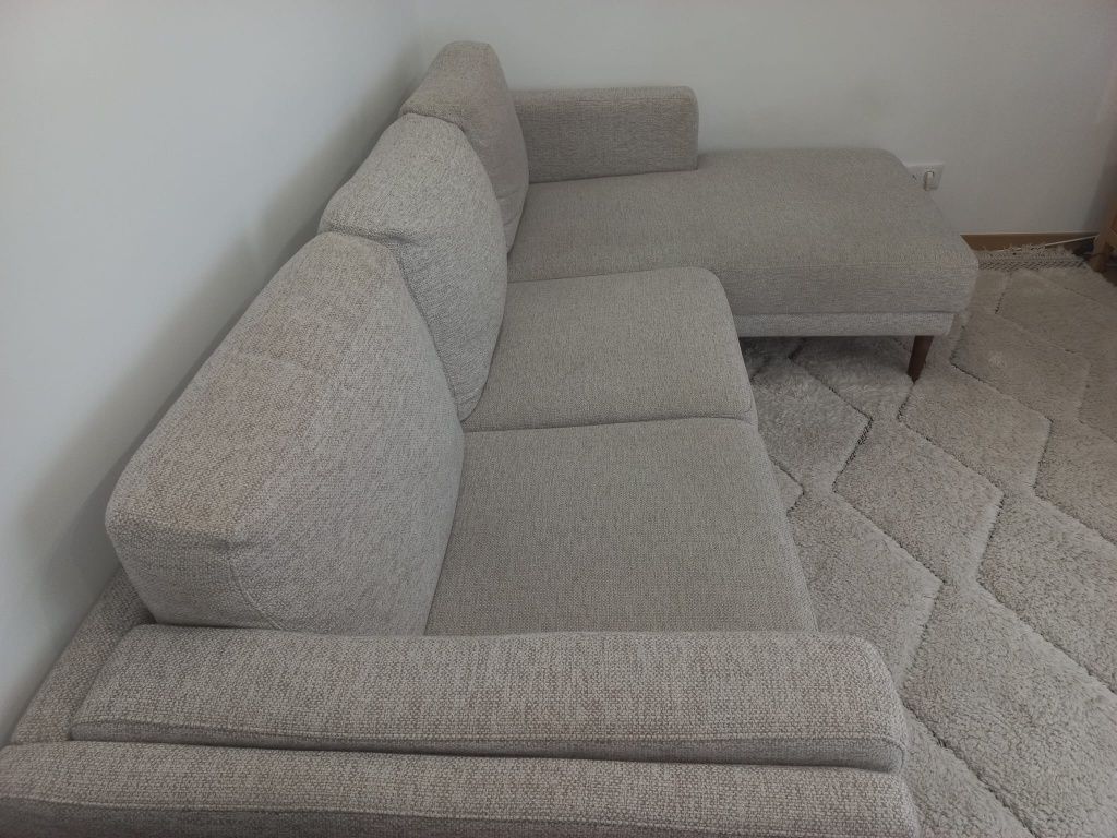 Sofá com chaise-longue, modelo Bloom da Loja do Gato Preto